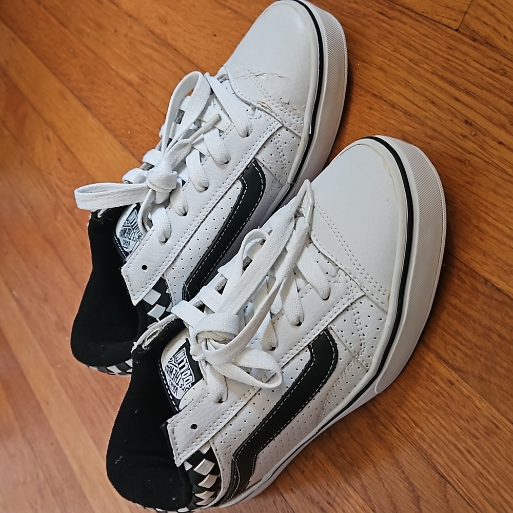 Woman's Van's 11